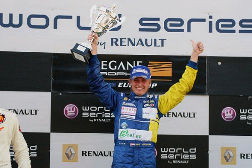 Mike Verschuur wint Race 2 in Barcelona
